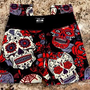 Size medium Constantly Varied Gear Capri Leggings
